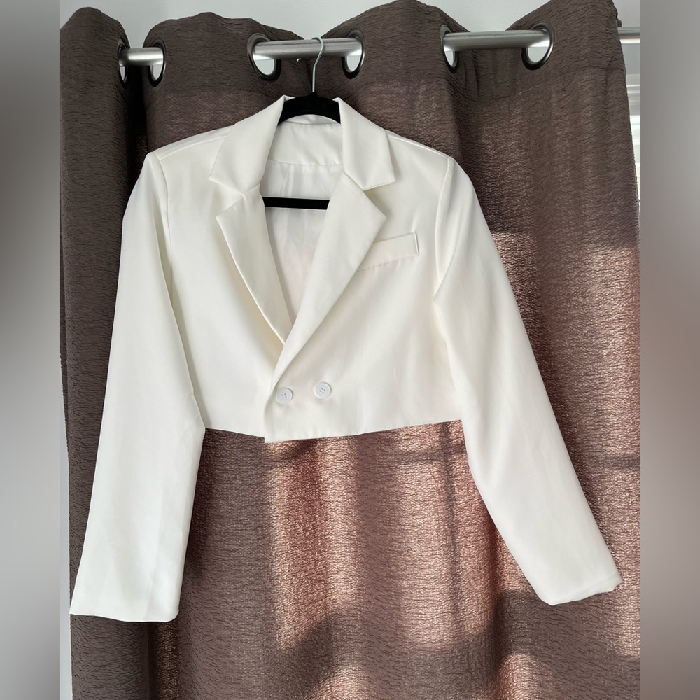 Totally chic “SHEIN” CROPPED, OFF-White, Blazer; SZ SMALL/4; double-breasted